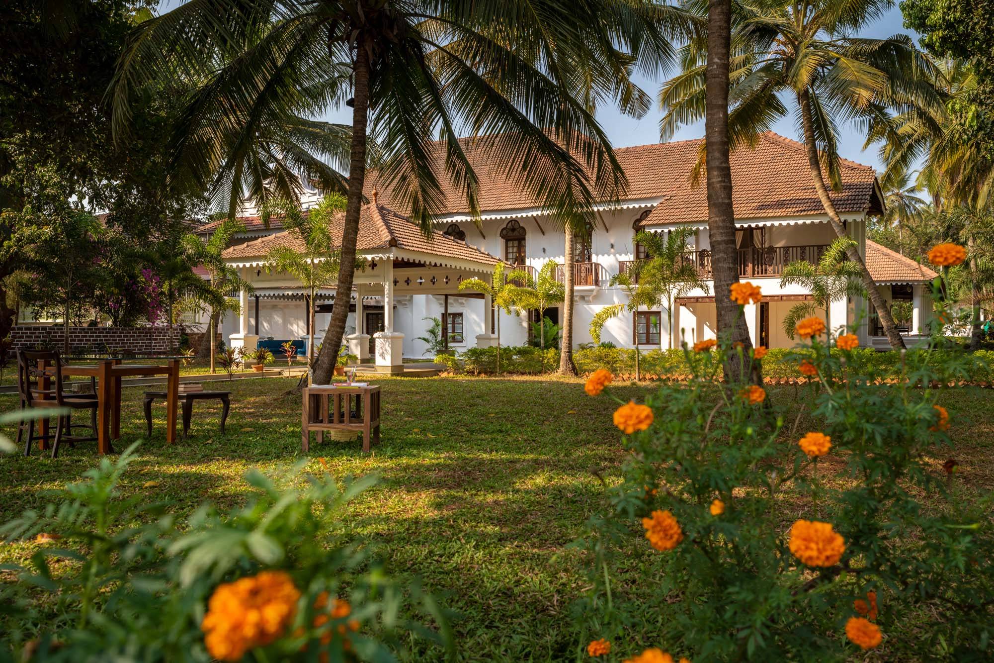 Heritage village resort spa goa. Кансаулим Гоа. Морджим вилла. Индия Южное Гоа отели. Морджим бунгало.